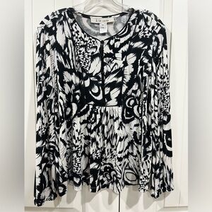 a la carte Black and White Women's Top